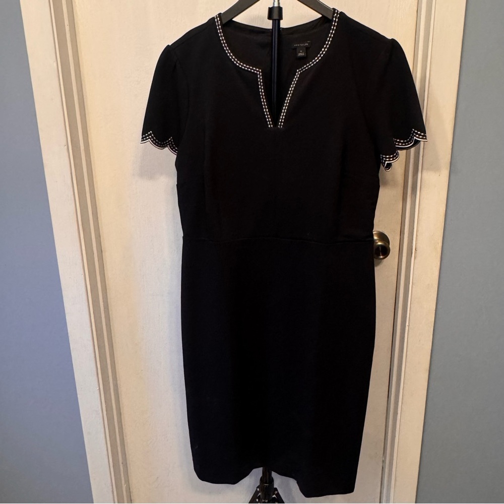 Ann Taylor Black Sheath Dress Size 12 White Stitch Trim Short Sleeve Lined